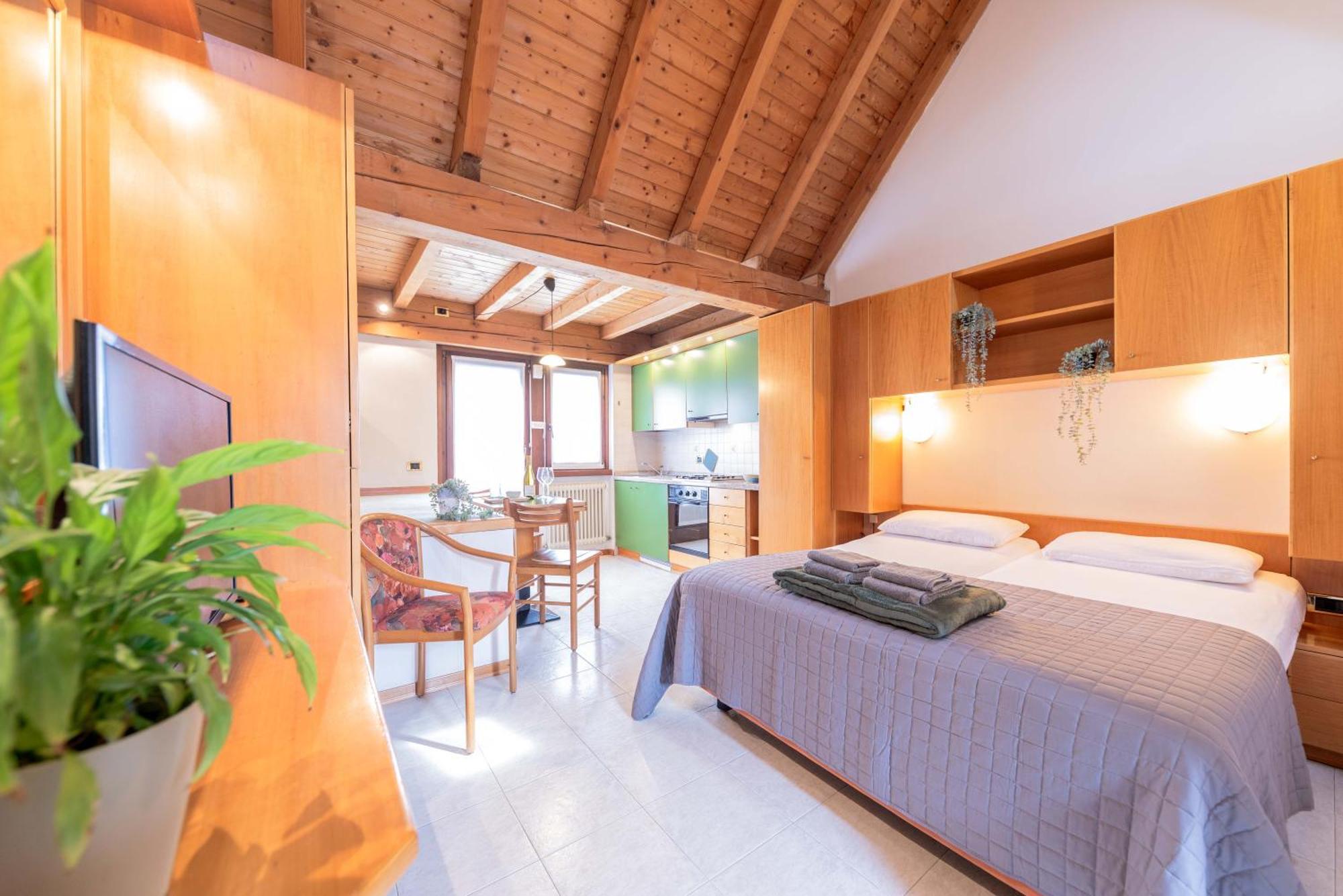 Comano Vacanze Appartamenti コマーノ・テルメ エクステリア 写真